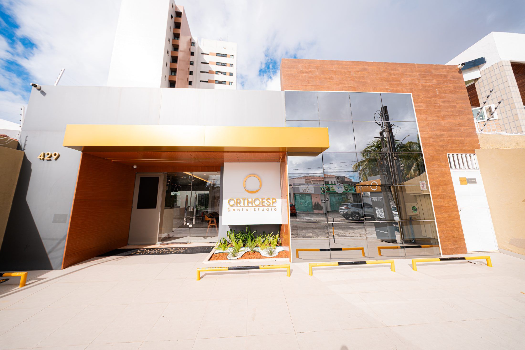 Fachada da ORTHOESP Dental Studio no Grageru